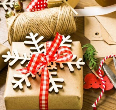 Unwrap the Magic of Christmas : Creative Ways to Gift Wrap Presents